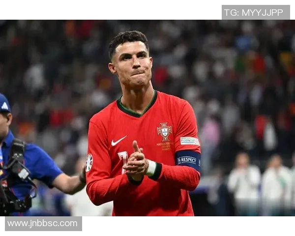 以C罗为偶像的粉丝球星如何在绿茵场上崭露头角的故事